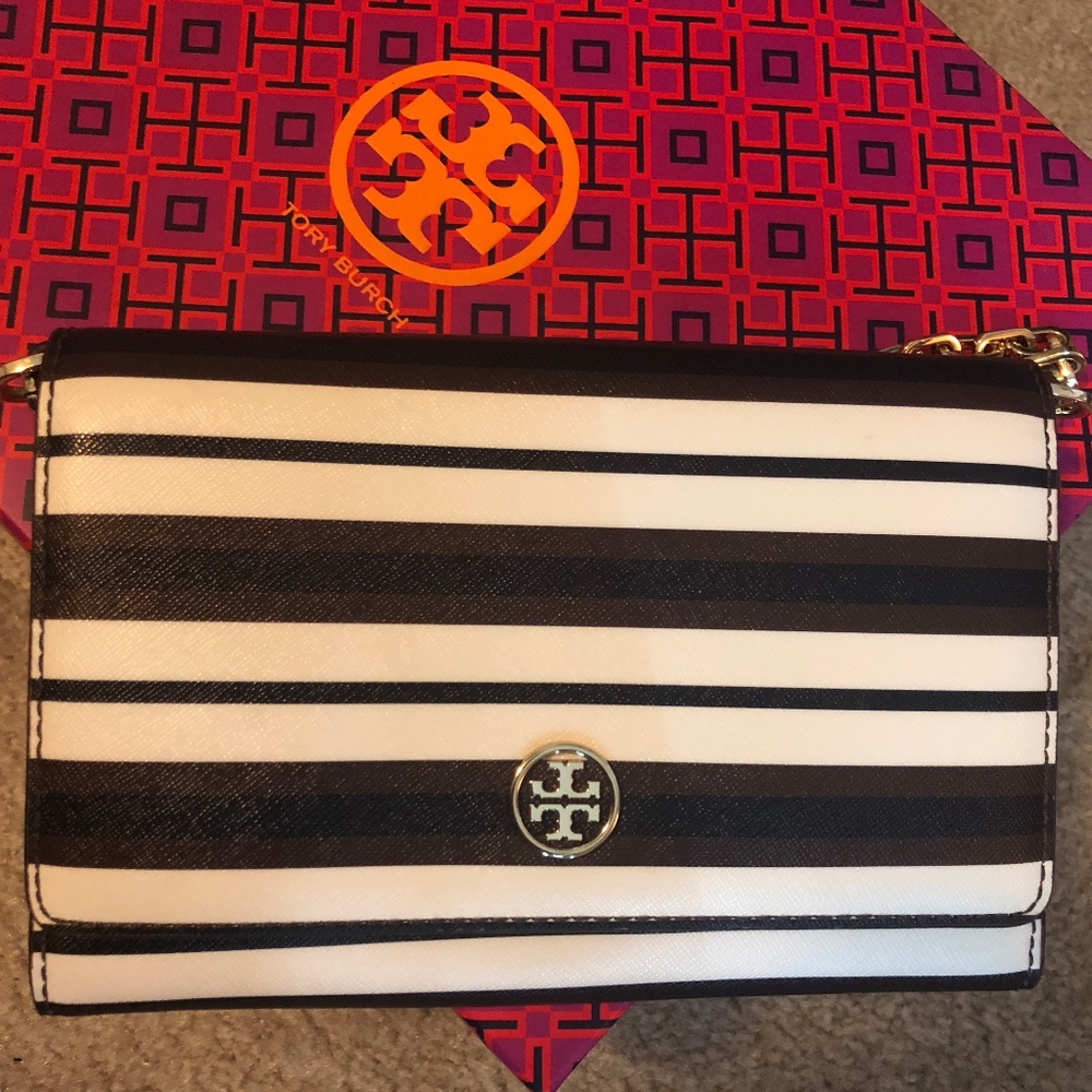 Tory Burch Robinson Chain Vinly Brown Wallet
